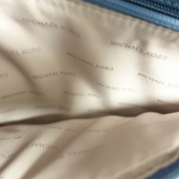 Michael Kors Jet Set Medium Snap-Pocket Tote - Picture 3 of 10